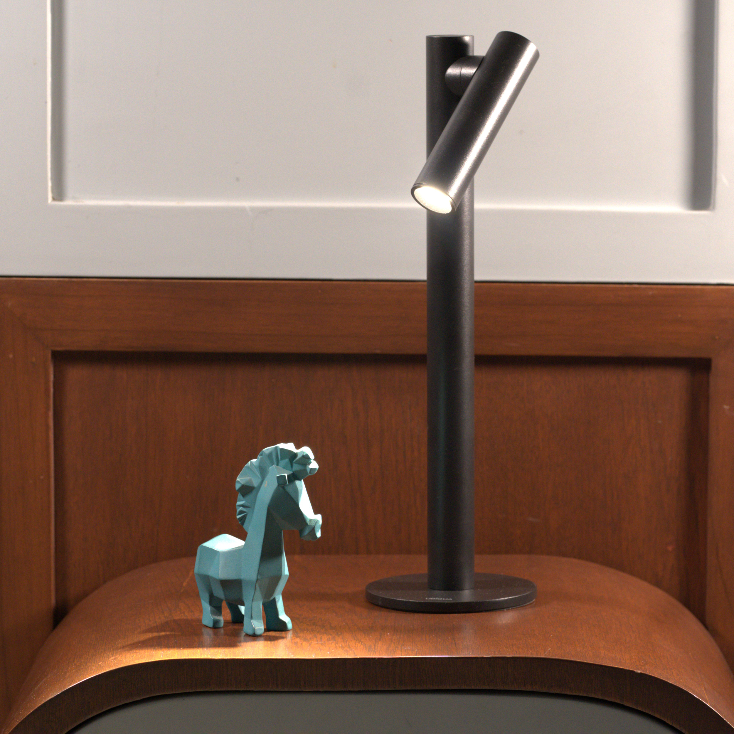 lamp-zoom desk-signal black-image-3